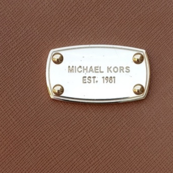 Michael Kors Satchel w Cross body Strap - Picture 3 of 8